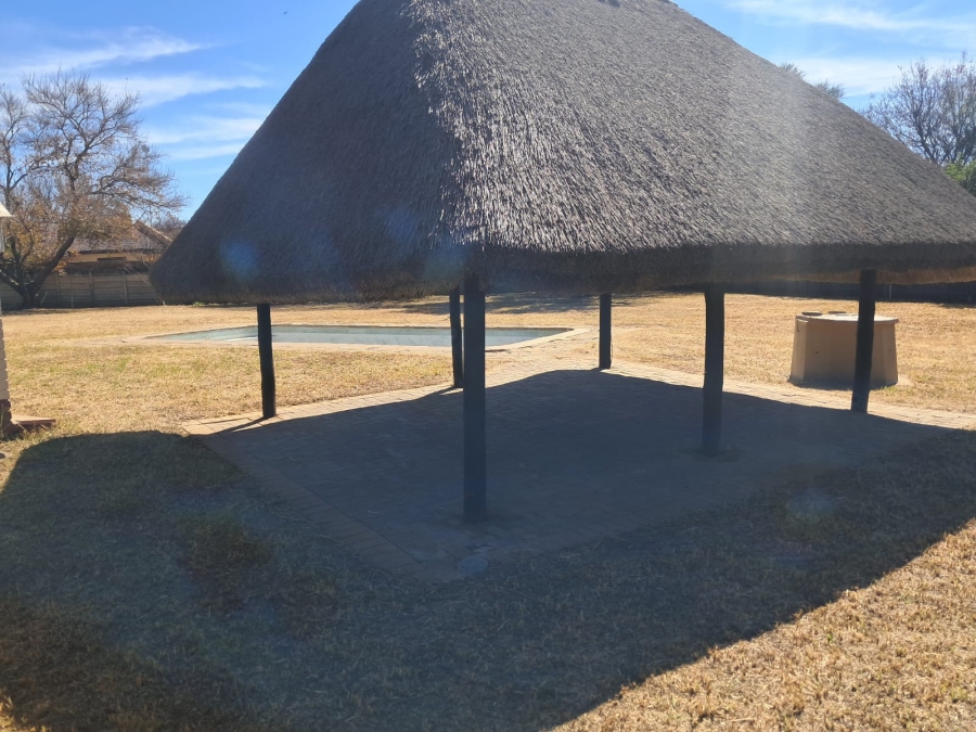 5 Bedroom Property for Sale in Flamingo Park Free State